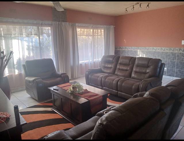 3 BEDROOM SECTIONAL TITLE FOR SALE IN BERTON PARK